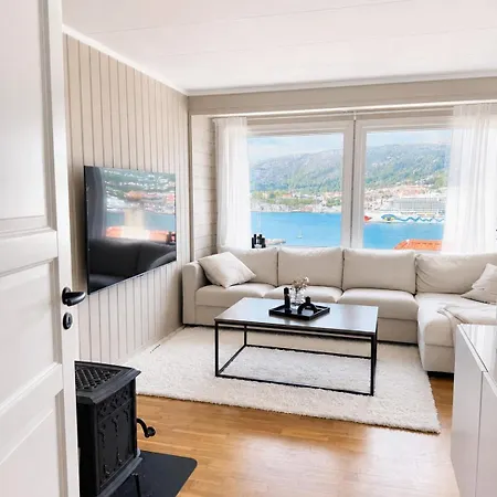 With Sea View, Balcony And Parking ברגן